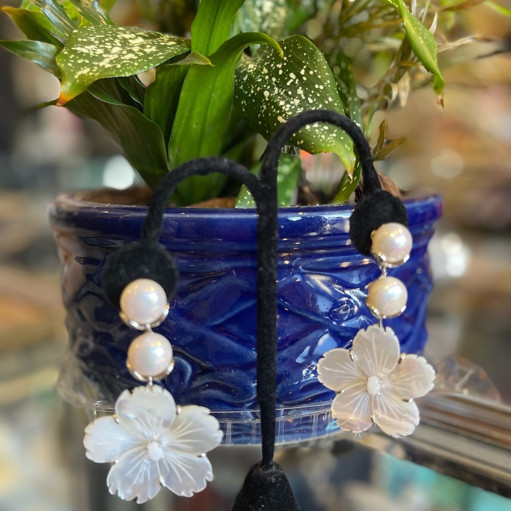Cristina Sabatini Earrings Mother of Pearl Flower Drop